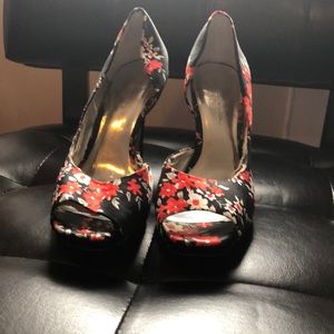 Stylish peep toed high heels